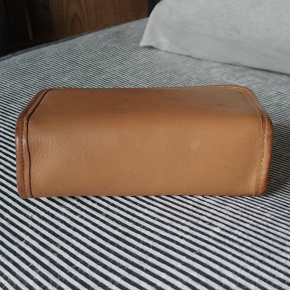 Rare Vintage Coach Brown leather makeup case. - Picture 5 of 8